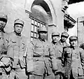 O quartel-general do Exército da Oitava Rota em 1938. Presentes estão Zuo Quan, Peng Dehuai, Zhu De, Peng Xuefeng, Xiao Ke e Deng Xiaoping.