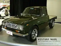 Isuzu Wasp (KR20) chassi-cabine (com rodas não padrão)