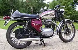 Motocicleta modelo BSA A50 (1969).