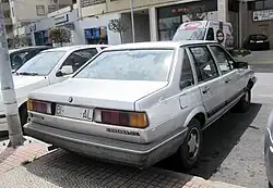 Traseira de um Volkswagen Santana GX (1985).