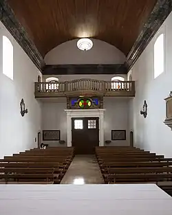 Nave, entrada e coro-alto