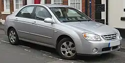 Primeira geração, sedã (2003-08)