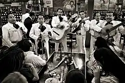 Mariachis se apresentando na Cidade do México.