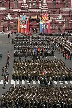 Overview of troops taking part in the parade