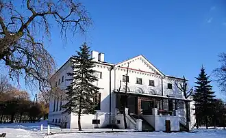 Palácio em Kiernozia no inverno