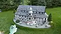 Uma miniatura da igreja no Parque de Miniaturs a da Baixa Silésia em Kowary (pol. Park Miniatur Zabytków Dolnego Śląska)