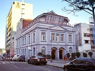 O Theatro Treze de Maio na Praça Saldanha Marinho