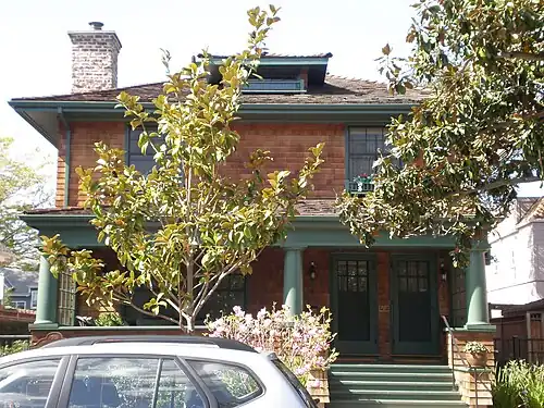 Avenida Addison, números 367-369.