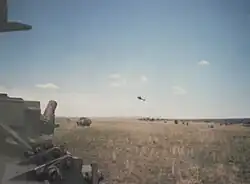 Blindados de infantaria Ratel do 8º SAI em um campo de treinamento durante um assalto mecanizado na Escola de Batalha do Exército de Lohatla, em 1993.