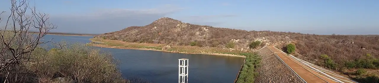 Parede do Açude Sabugi.