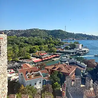 Vista da margem do Bósforo desde o castelo da fortaleza de Anadoluhisarı