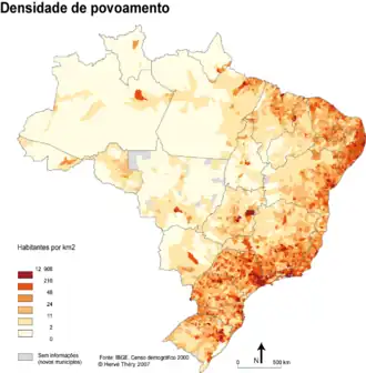 A densidade populacional brasileira é menor no interior do Brasil (20% da população) e no litoral ou numa zona de até 520 quilômetros, 80%.[39][40]