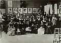 Retrato fotográfico de um grupo de estudantes femininas na Académie Julian (1885)