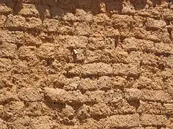 Material: Adobe, empregado em algumas regiões de Castela e Leão.