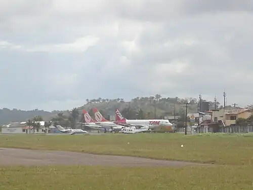 Vista do terminal do aeroporto em 2008
