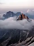 A Aiguille du Midi no verão, ao pôr-do-sol