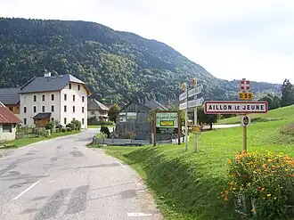 Estrada para Aillon-le-Jeune