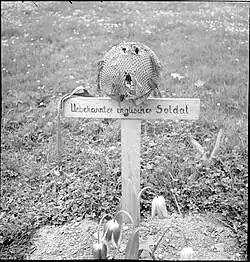 O túmulo de um paraquedista britânico, em 1945.