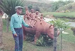 Escultura "Quindim" do artista Alarico Corrêa Leite realizada para o Parque Reino das Águas Claras - Pindamonhangaba/SP. Foto: Arquivo da família.