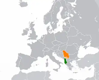 Mapa indicando localização de Albânia e da Sérvia.