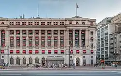 Fachada vista pelo Viaduto do Chá