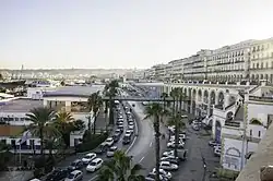 A avenida à beira-mar