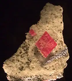 The Alma King é o maior cristal de rodocrisita conhecido; foi encontrada na Sweet Home Mine perto de Alma, Colorado. É exibida no Denver Museum of Nature and Science.