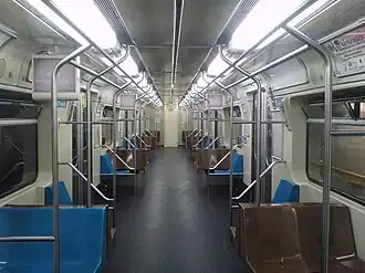 Interior de uma composição da Frota E