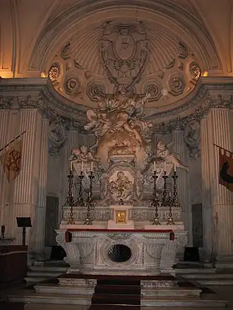 O escultural altar de Giovanni Battista Piranesi.