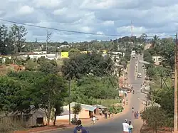 Vista sobre vila de Alto Molocué Mercado Central de Alto Molócue Edifício do Conselho Municipal de Alto Molócue