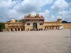 Suraj Pol (entrada principal)