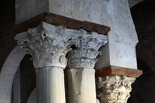 Capitéis coríntios