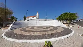 Igreja matriz e anfiteatro.