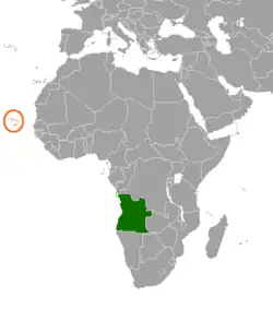 Mapa indicando localização de Angola e de Cabo Verde.