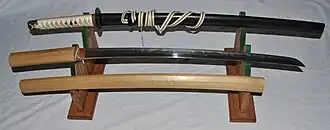 Antiga catana japonesa (samurai) com koshirae e shirasaya, atribuído a "Sukenao", 1600.