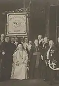 Monsenhor Anton de Waal (centro, ao lado do papa), em audiência ao Papa Pio X em 1913 com o Deutschen Gesellenverein Rom.
