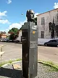 Monumento bustal a Antonio de Almendra Freitas.