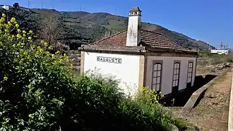 Antigo edifício do apeadeiro de Bagaúste, em 2019