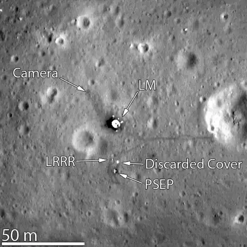 Foto do Lunar Reconnaissance Orbiter tirada em 7 de março de 2012. O estágio de descida do Módulo Lunar, Retrorefletor de Alcance Laser, e Pacote de Experimentos Científicos Iniciais da Apollo podem ser claramente vistos. As crateras Little West (à direita) e Double (esquerda do ML) também são mostradas.
