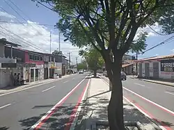 Trecho da Avenida São Vicente de Paula, principal via do bairro Araturi, em agosto de 2020.