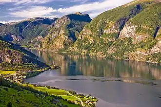 Paisagem de Aurlandsvangen e Flåm
