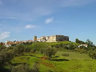 Restos da antiga construção do convento, mandado erigir durante a dinastia Filipina.