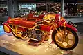 Primeiro modelo (1925) com sidecar. Na versão mais longa com sidecar, 5 pessoas podiam ser transportadas.[3]