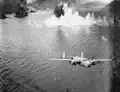 90th Bomb Squadron durante o Bombardeio de Rabaul a 2 de novembro de 1943 em Simpson Harbor.