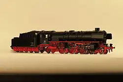Modelo da locomotiva BR 011 066-8 fabricado pela Fleischmann na escala N (linha "piccolo").