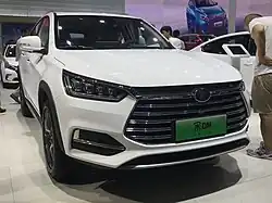 Visão frontal do BYD Song DM, pós-facelift