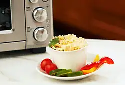 Molho de caranguejo servido com legumes