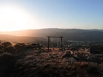 Situado na Serra do Ladário, o Baloiço da Serra, como o nome indica, situa-se num dos pontos mais altos da mesma. Em dias de boa visibilidade, o local permite(de forma gratuita), ao visitante, observar grande parte da região do Vale do Vouga, tirar fotografias exímias e ainda repor energias. Construído nos finais de junho de 2020, conjuntamente com mais dois baloiços, unificam a denominada «Rota dos Baloiços», trajeto que procura privar uma maior exploração sobre a freguesia.