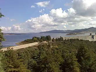 Vista da barragem e albufeira