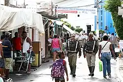 Rua do bairro durante a cerimônia de inauguração da Base Comunitária de Segurança do Calabar.